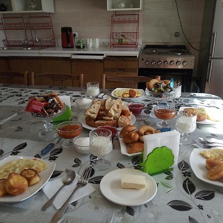 Meerim Guest House Bokonbayevo ภายนอก รูปภาพ